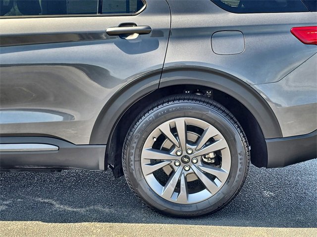 Used 2022 Ford Explorer XLT w/ Equipment Group 202A image 12