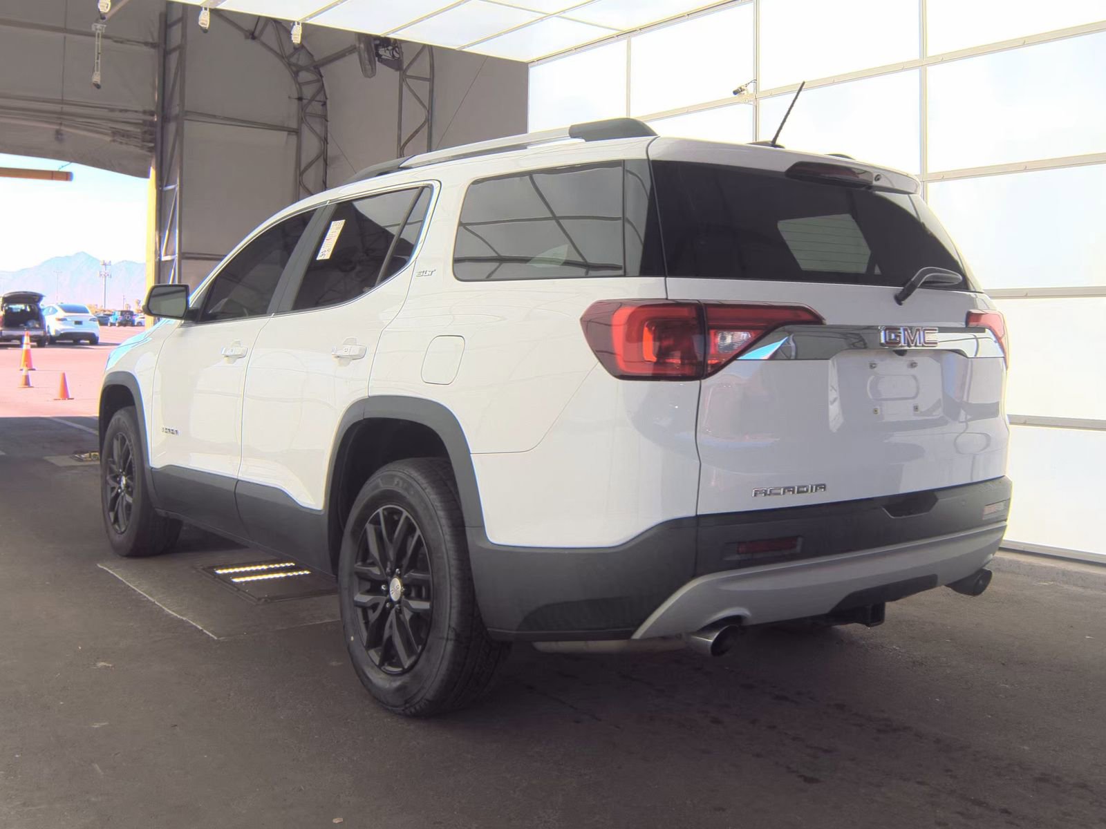 Used 2017 GMC Acadia SLT image 10