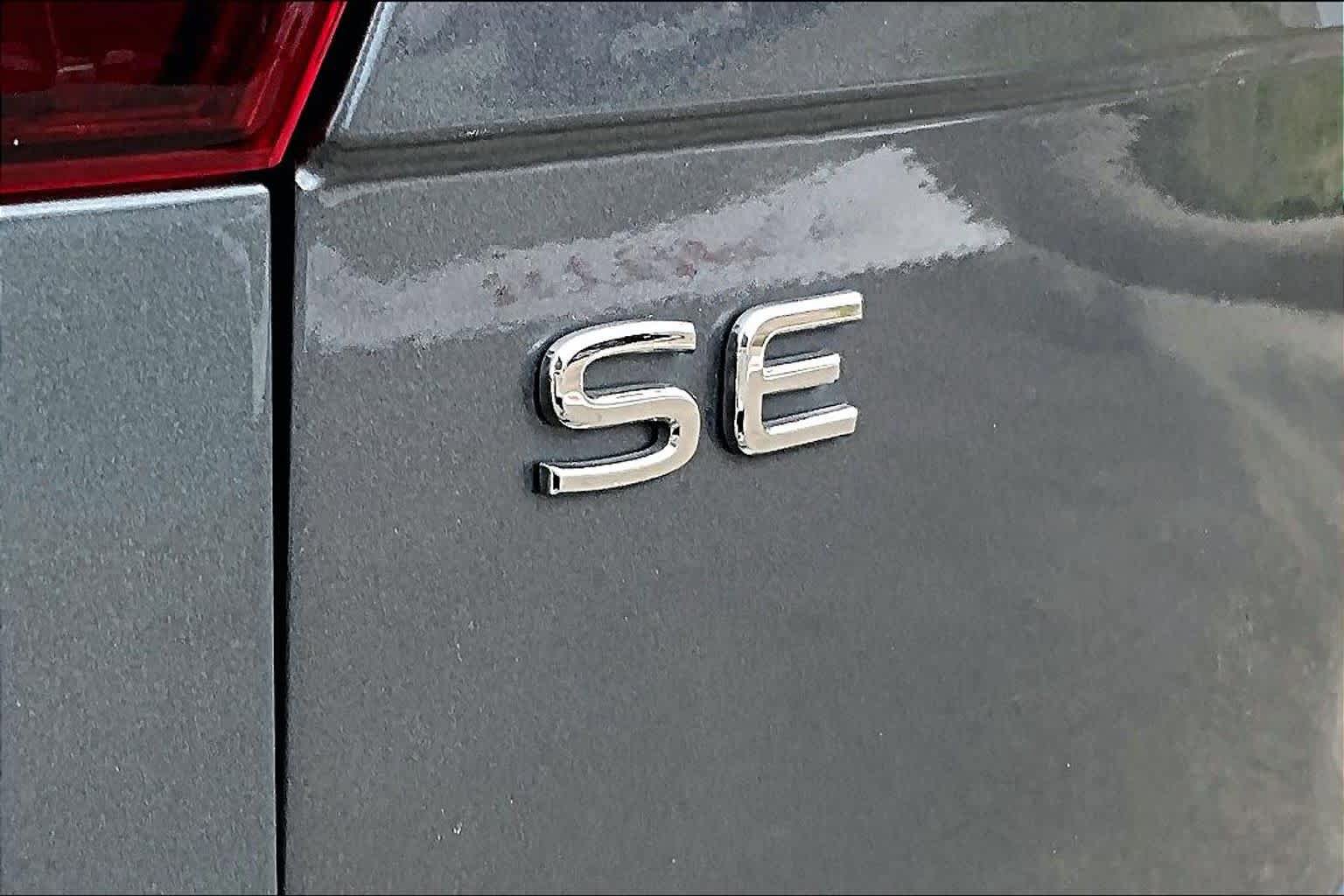 Used 2022 Volkswagen Tiguan SE image 9