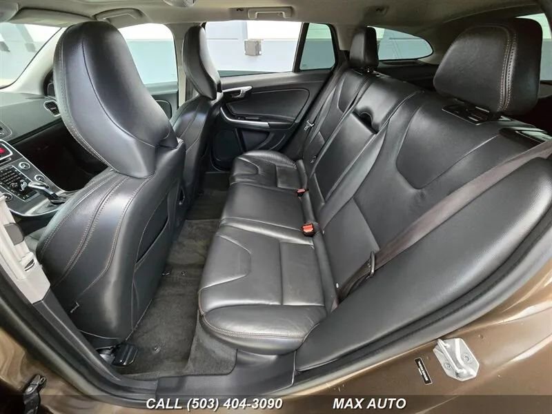 Used 2016 Volvo V60 T5 Cross Country w/ Convenience Package image 15