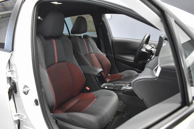 Used 2025 Toyota Corolla SE image 14