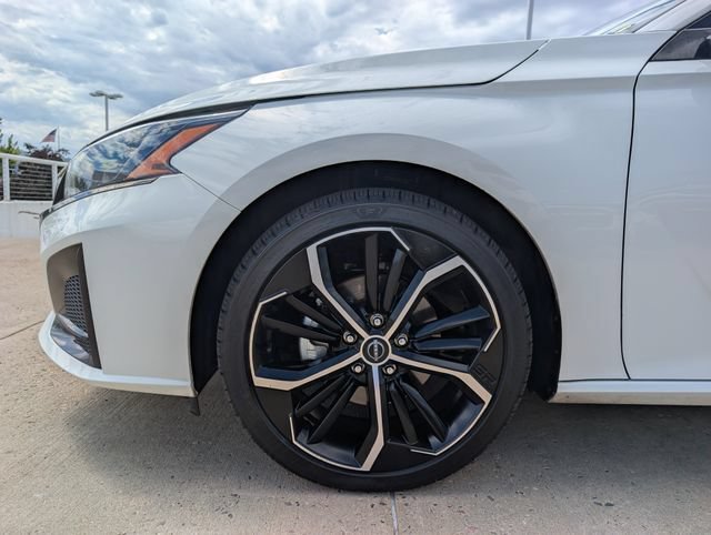 Used 2024 Nissan Altima 2.5 SR FWD image 11