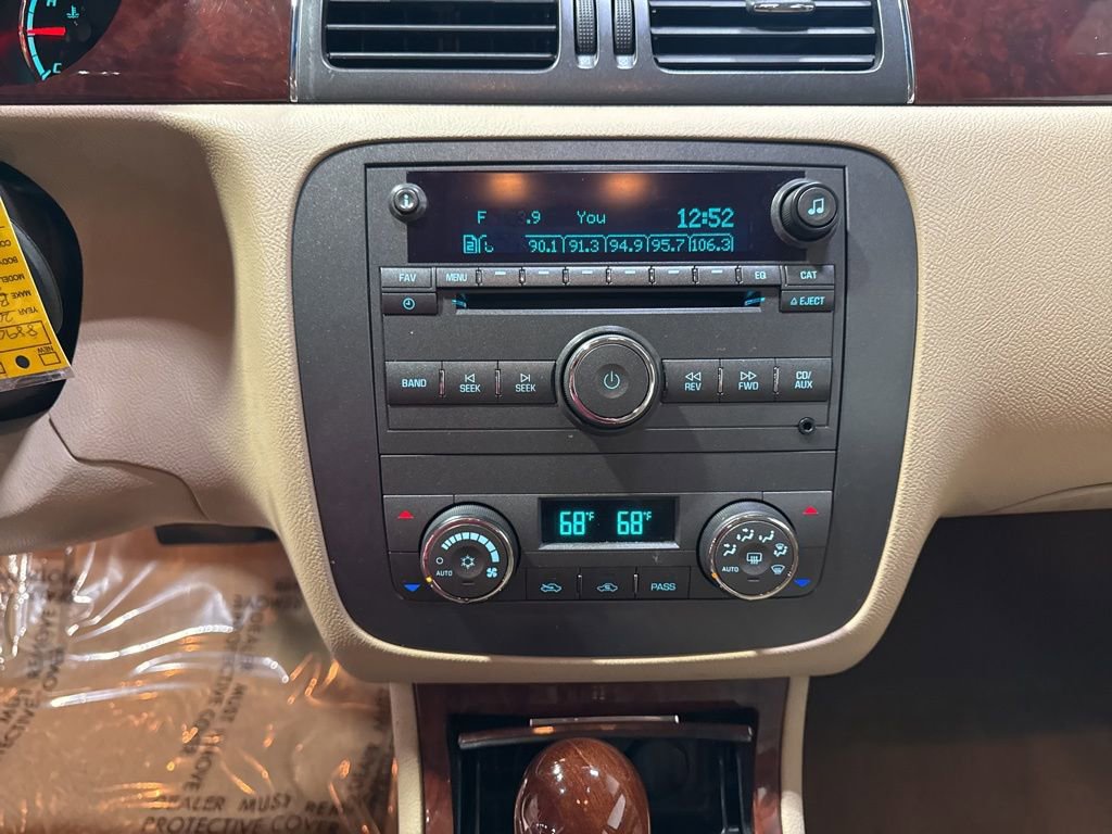 Used 2009 Buick Lucerne CXL FWD image 16