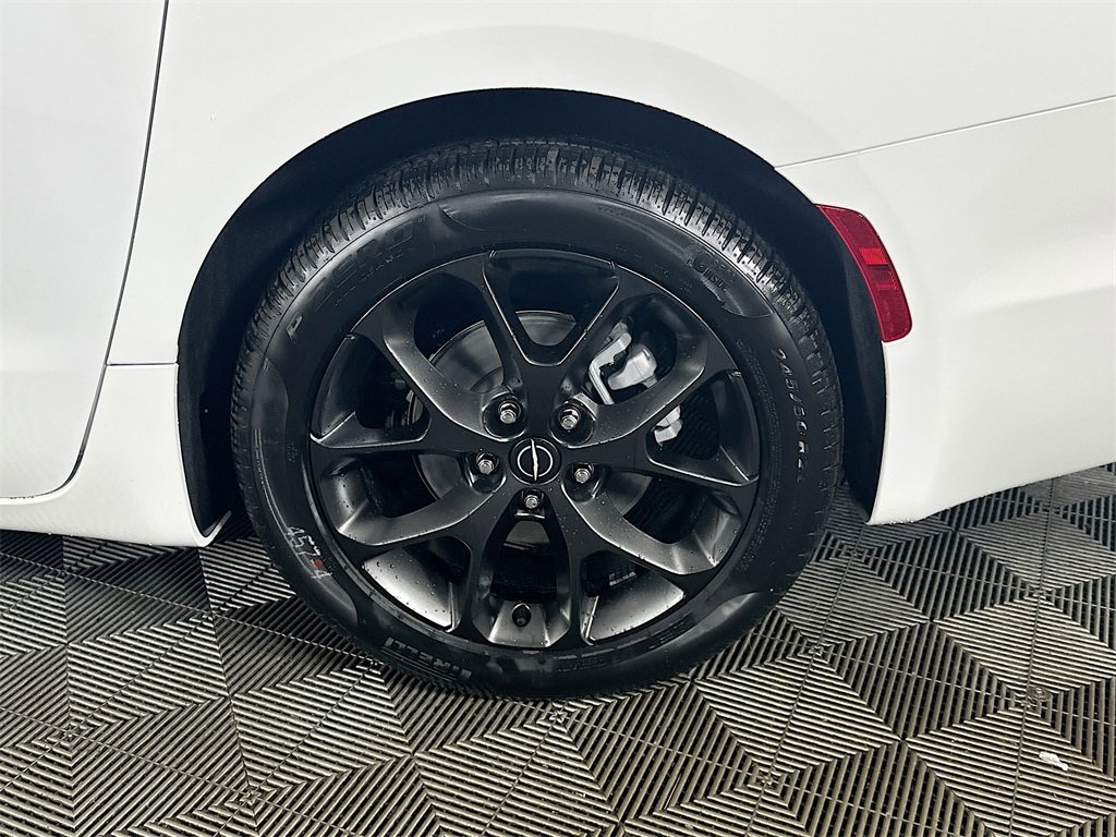 New 2026 Chrysler Pacifica Limited image 17