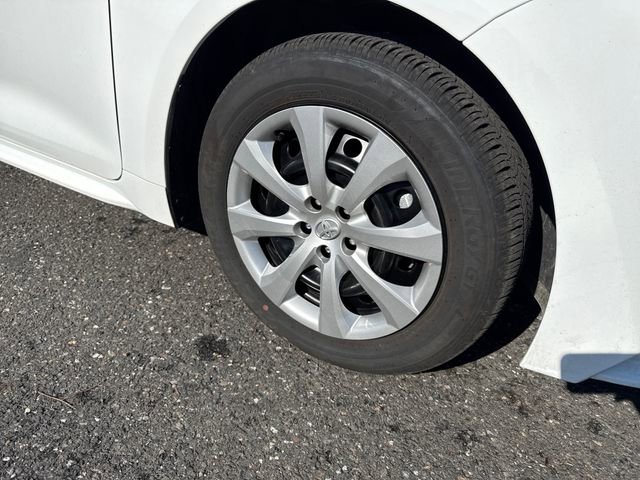 Used 2026 Toyota Corolla LE FWD image 11