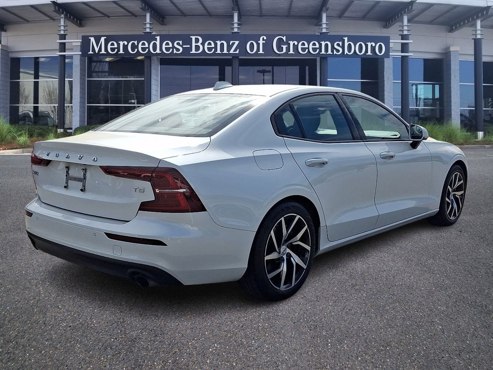 Used 2020 Volvo S60 T5 Momentum w/ Protection Package Premier FWD image 4