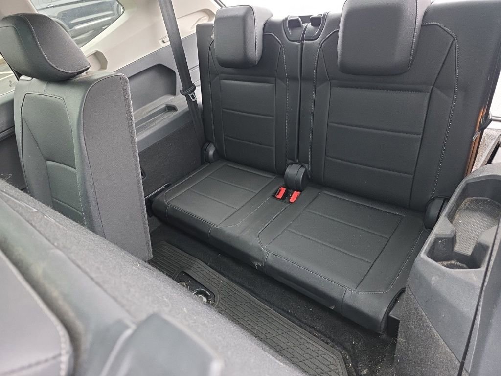 Used 2020 Volkswagen Tiguan SE w/ Panoramic Sunroof Package image 28