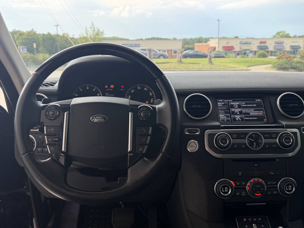 Used 2015 Land Rover LR4 HSE AWD/4WD image 10