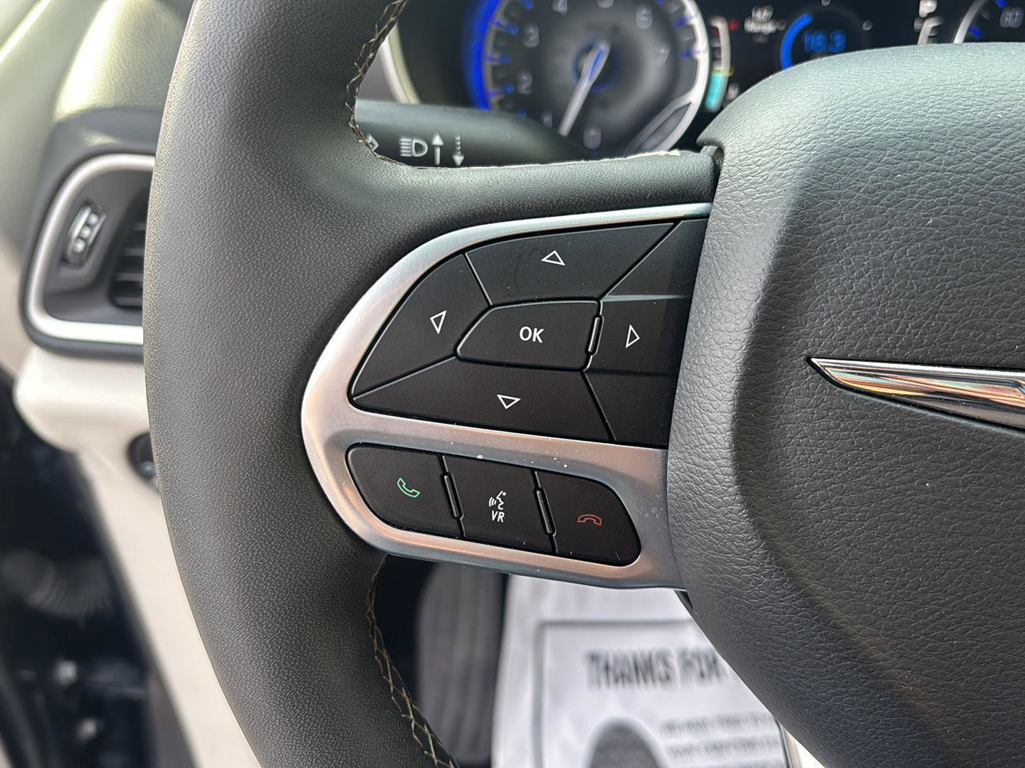 Used 2024 Chrysler Pacifica Touring-L FWD image 12