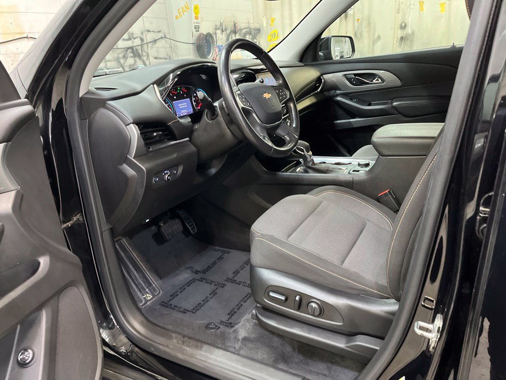 Used 2021 Chevrolet Traverse LT FWD image 11