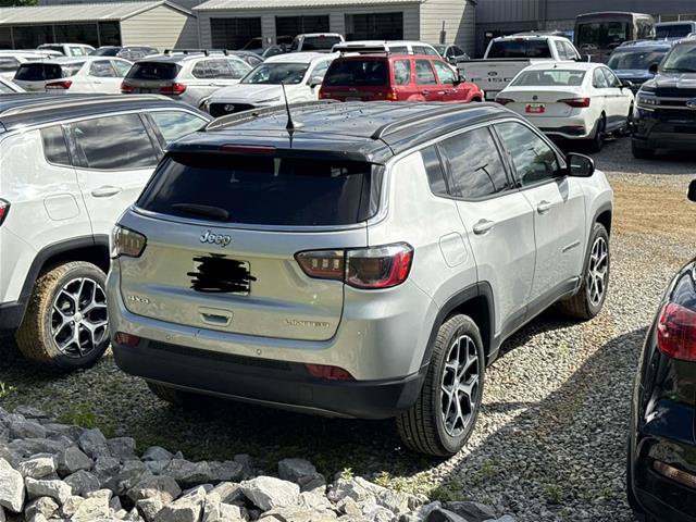 Used 2024 Jeep Compass Limited AWD/4WD image 4