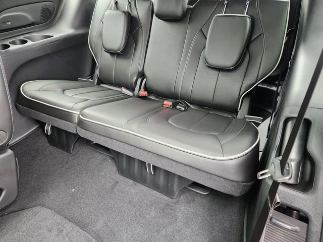 New 2026 Chrysler Pacifica Limited FWD image 25