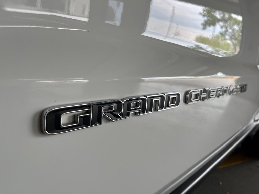 Used 2022 Jeep Grand Cherokee Limited w/ Trailer Tow Group IV image 9