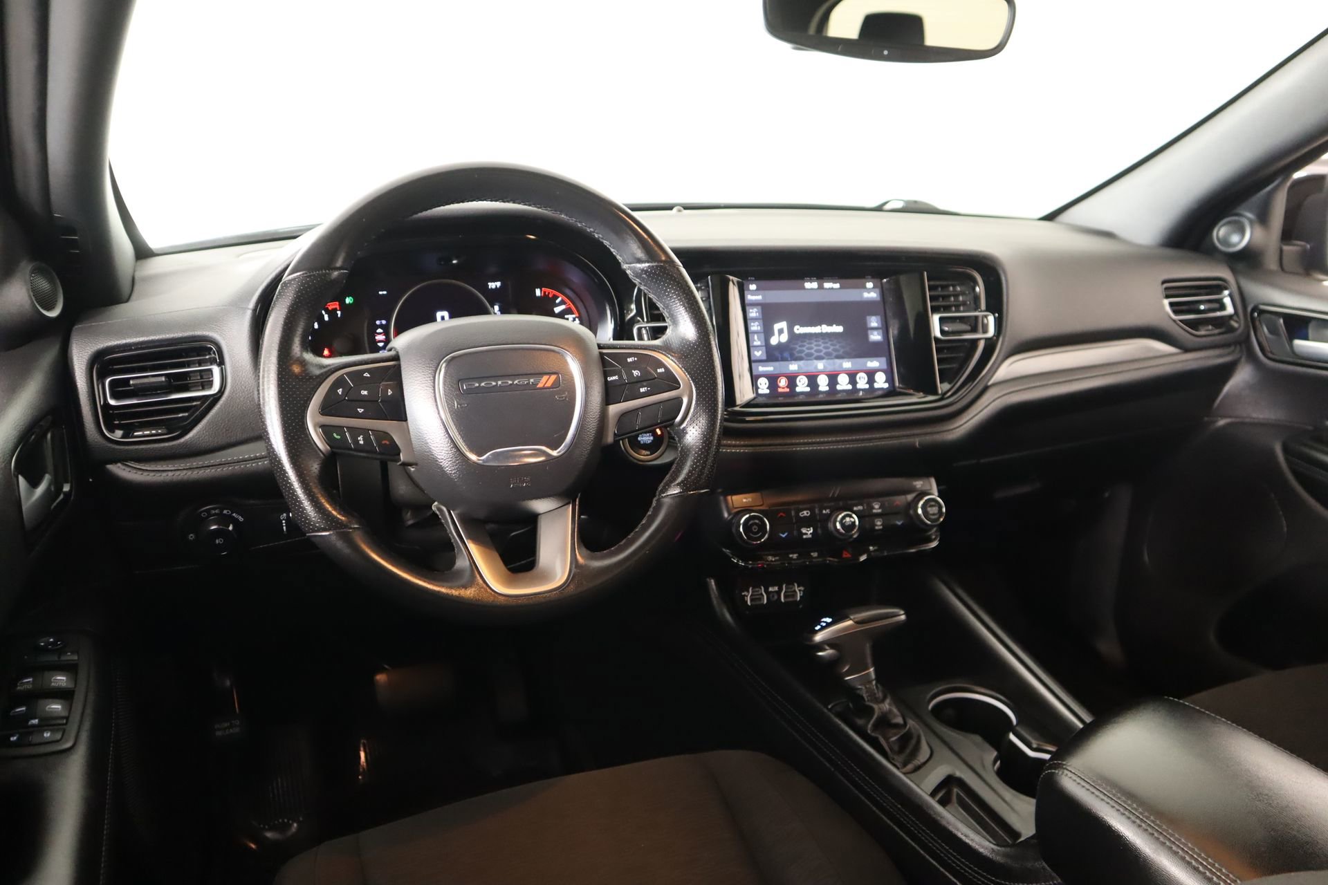 Used 2022 Dodge Durango SXT w/ Blacktop Package image 2