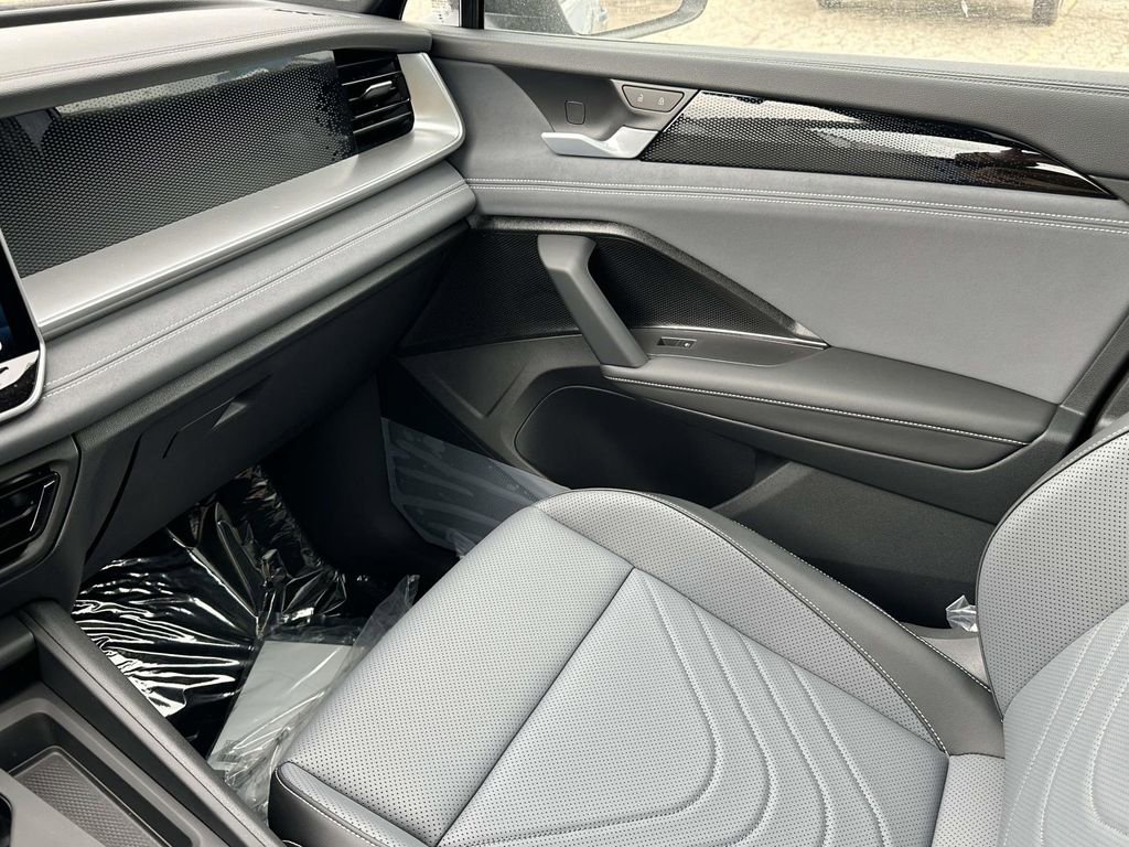 New 2026 Volkswagen Tiguan SE R-Line AWD/4WD image 26