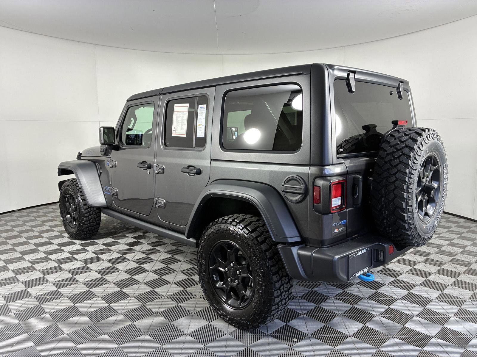 Used 2023 Jeep Wrangler Unlimited w/ Cold Weather Group AWD/4WD image 2