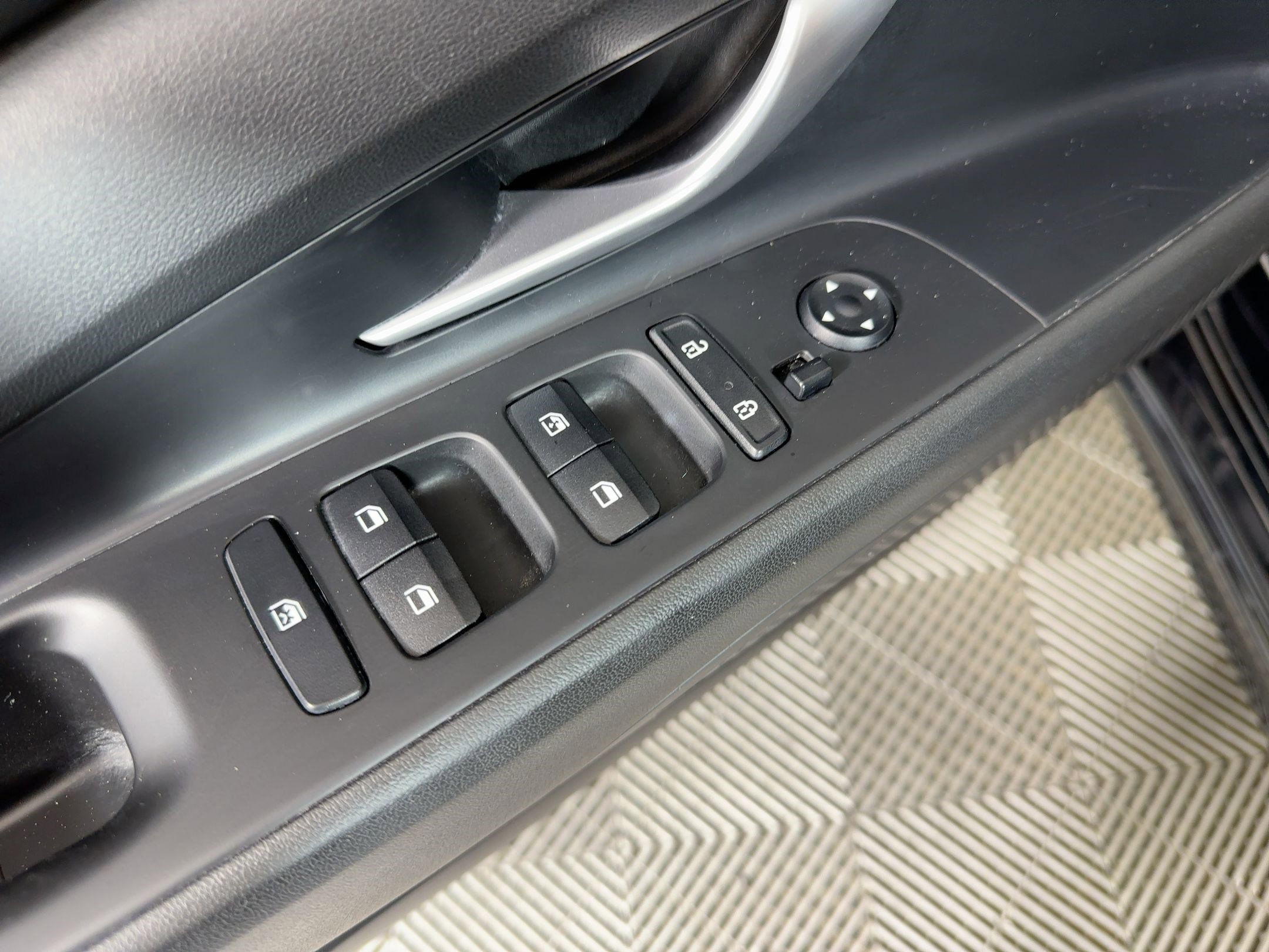 Used 2023 Hyundai Elantra Limited image 20