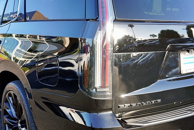 Used 2025 Cadillac Escalade Sport Platinum w/ LPO, ONYX Package AWD/4WD image 8