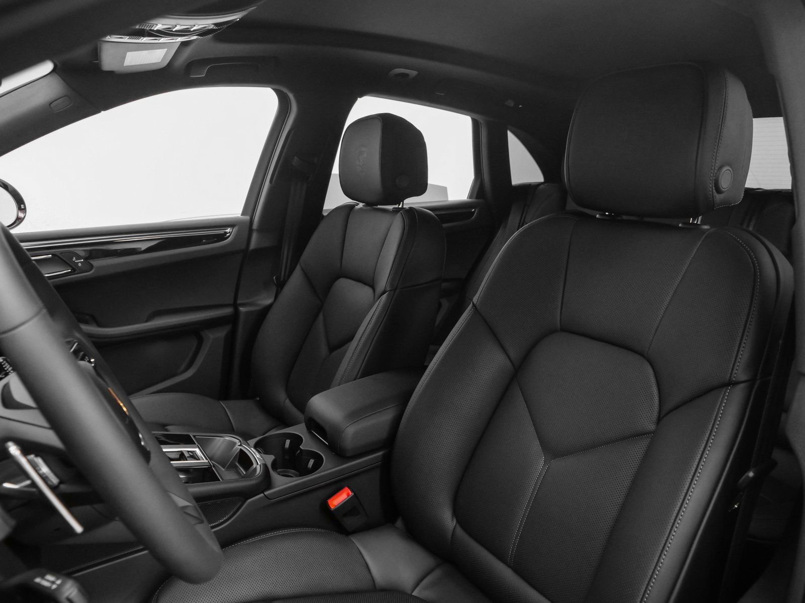 Certified 2025 Porsche Macan AWD/4WD image 5