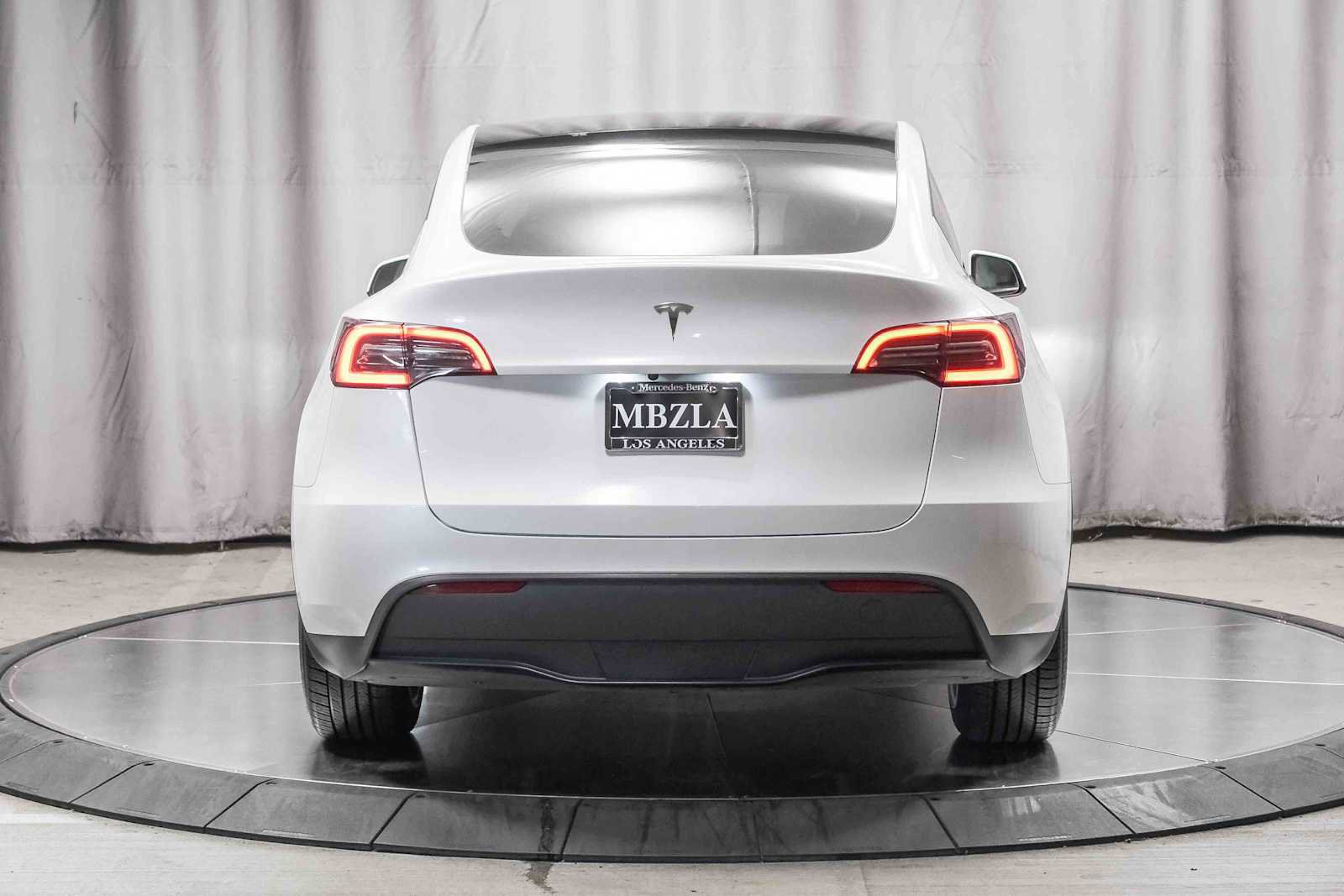 Used 2023 Tesla Model Y AWD image 3