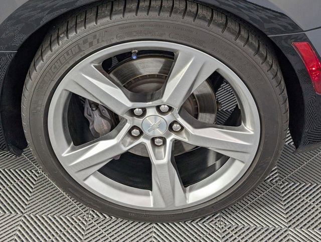 Used 2018 Chevrolet Camaro SS RWD image 8