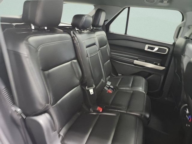 Used 2021 Ford Explorer XLT w/ Equipment Group 202A AWD/4WD image 17