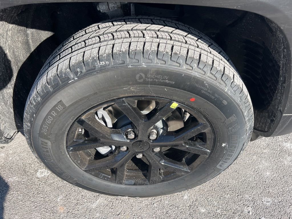 New 2026 Jeep Grand Cherokee Laredo image 9