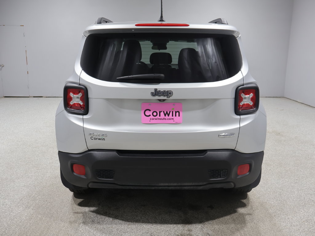 Used 2016 Jeep Renegade Latitude AWD/4WD image 3