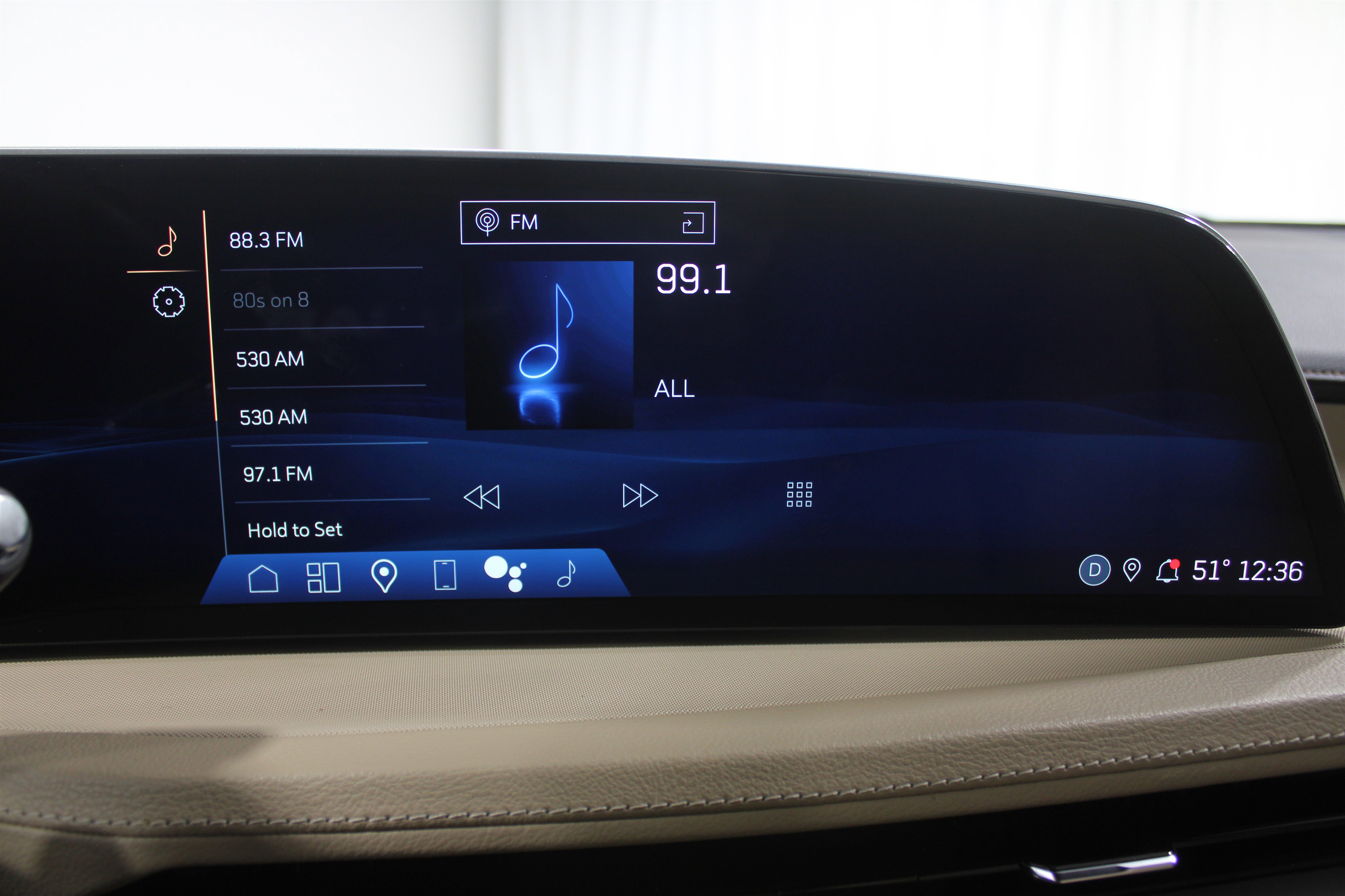 Used 2024 Cadillac XT4 Luxury w/ Cold Weather Package image 14