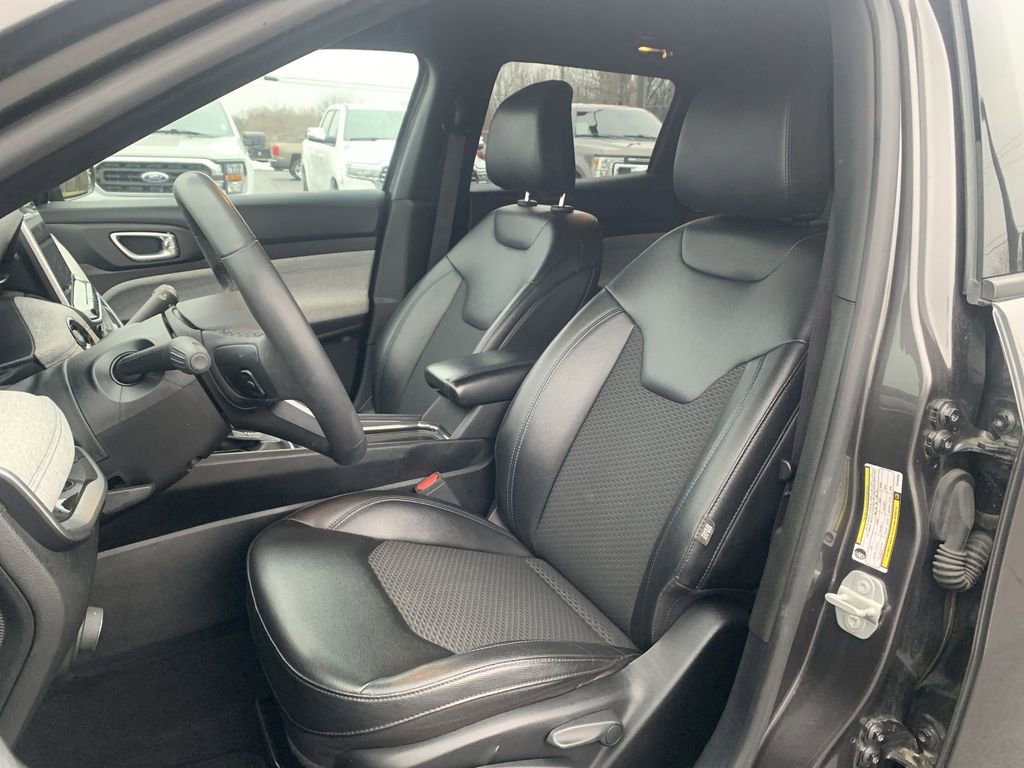 Used 2024 Jeep Compass Latitude image 13