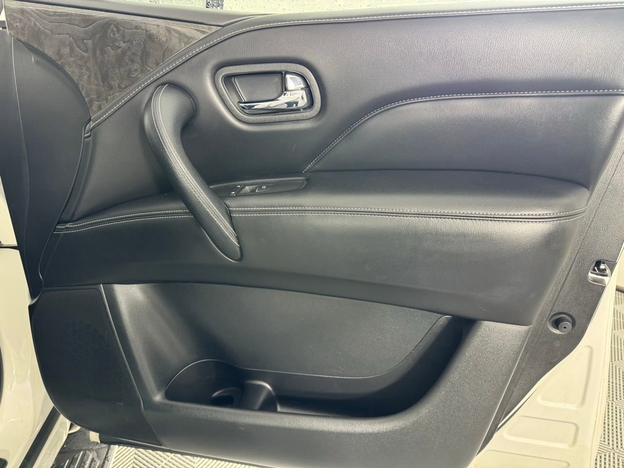 Used 2024 INFINITI QX80 Luxe image 32