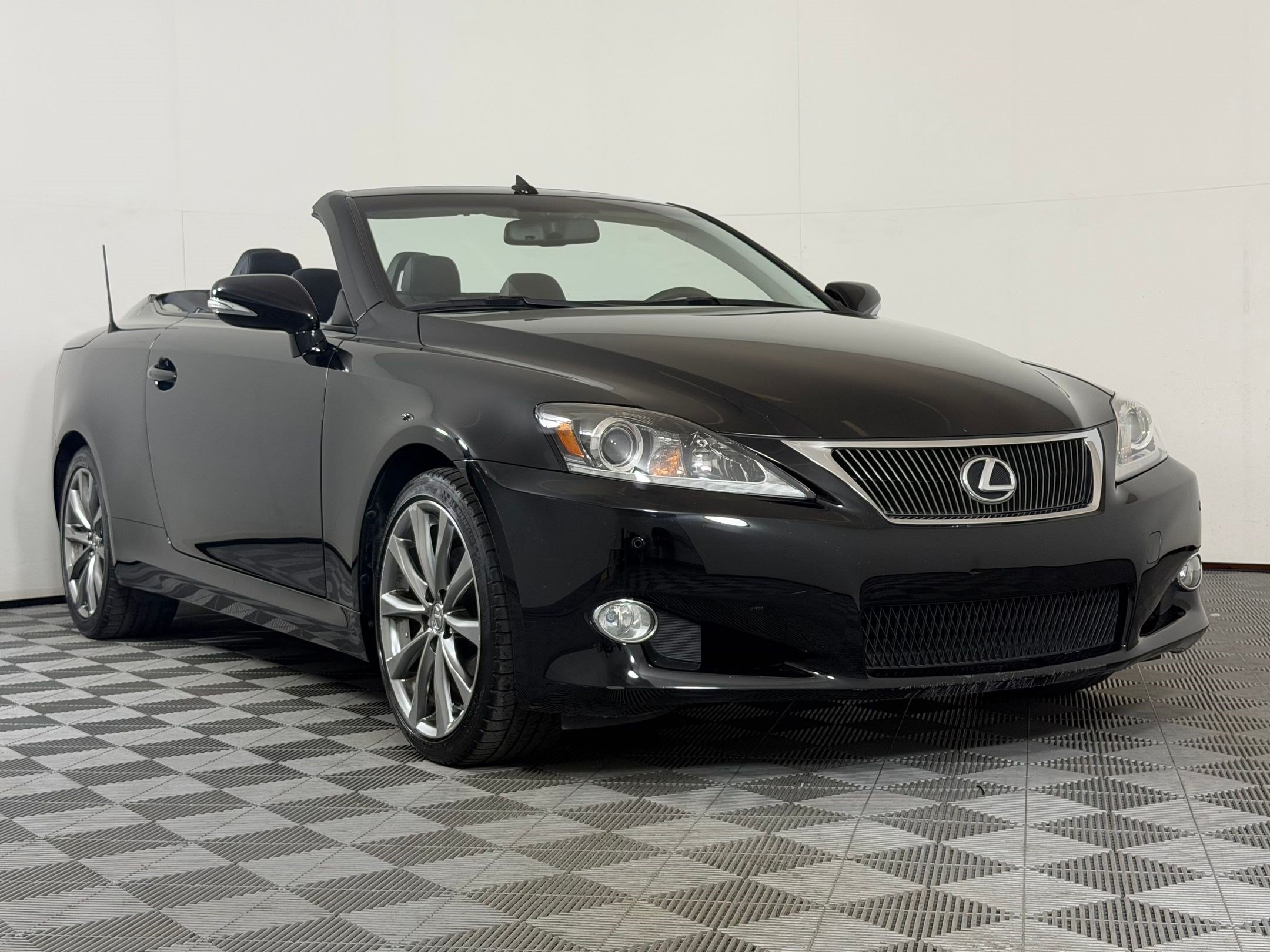 Used 2014 Lexus IS 250C w/ Luxury Package RWD image 31