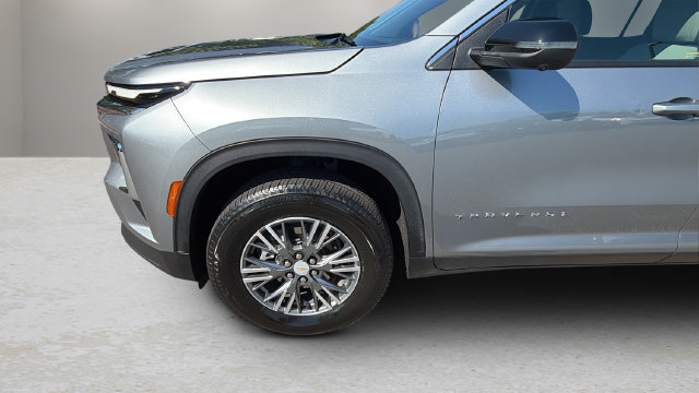 Used 2026 Chevrolet Traverse LT w/ Driver Confidence Package FWD image 8
