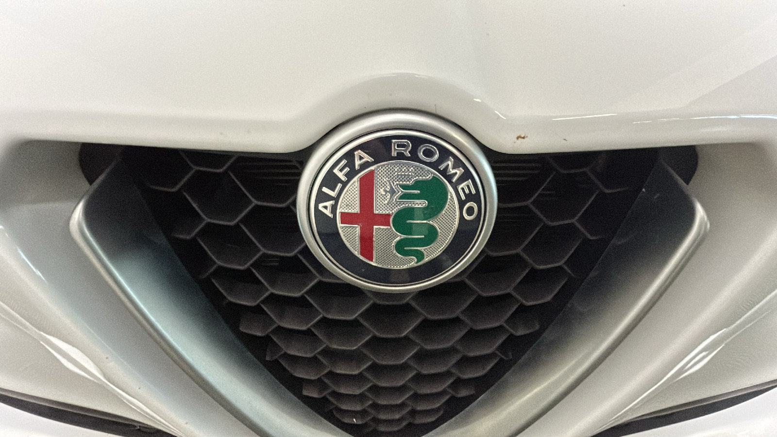 Used 2020 Alfa Romeo Stelvio Ti Sport w/ Quick Order Package 22S Sport AWD/4WD image 10