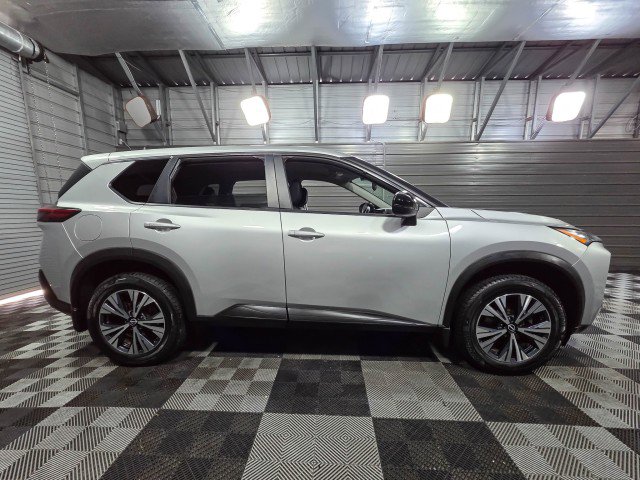Used 2022 Nissan Rogue SV image 9