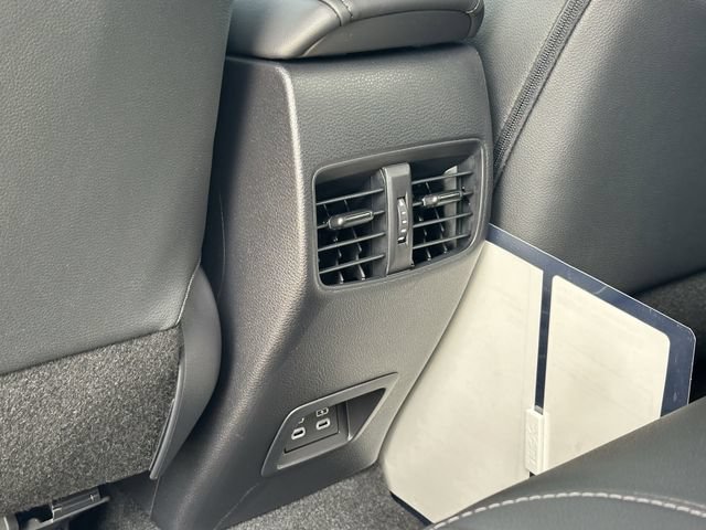 Used 2026 Toyota Corolla Cross XLE FWD image 31