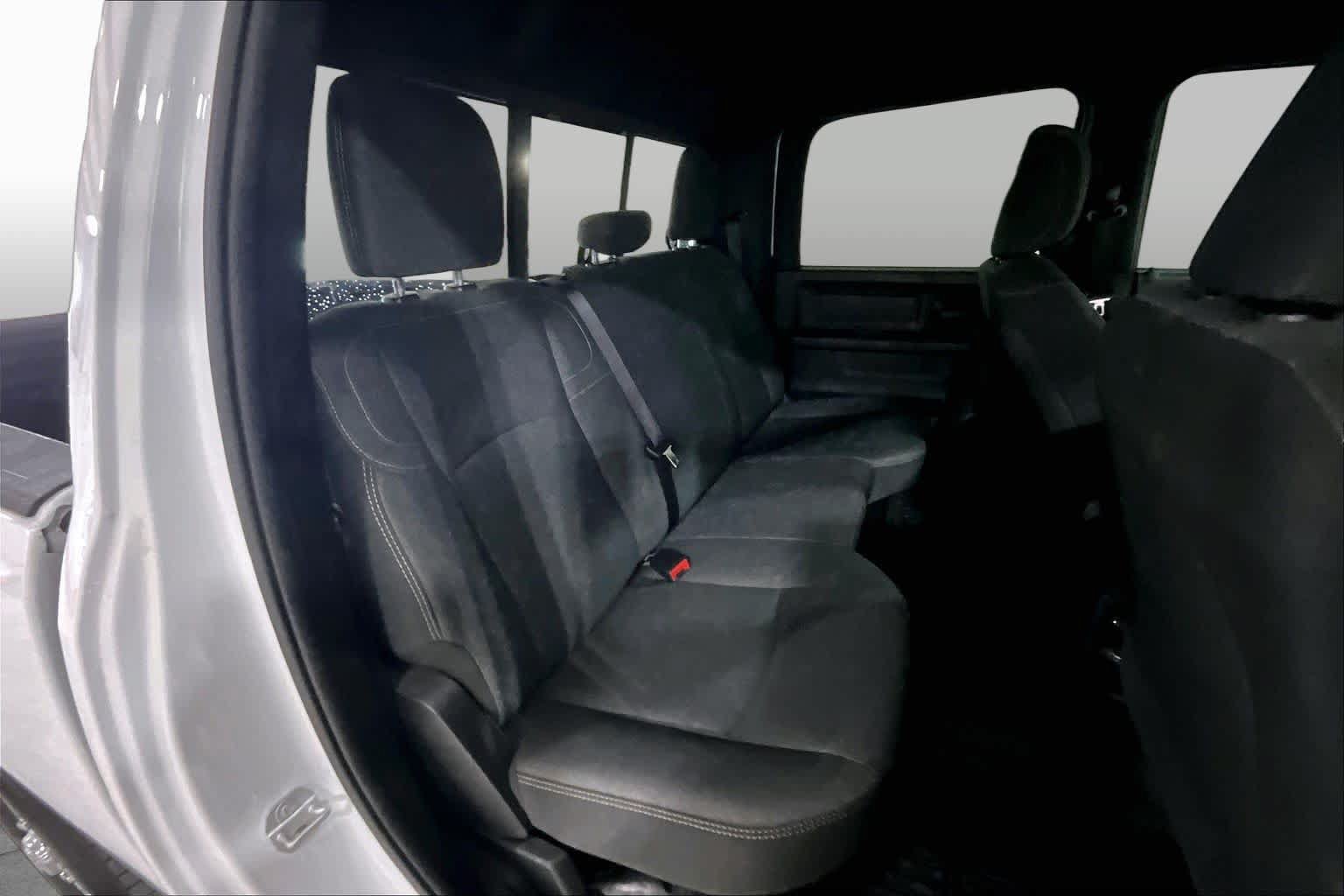 Used 2024 RAM 2500 Tradesman w/ Chrome Appearance Group AWD/4WD image 19