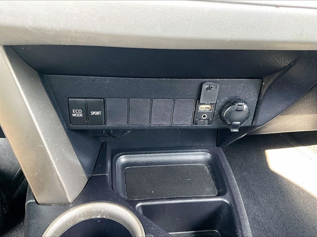 Used 2013 Toyota RAV4 LE AWD/4WD image 12