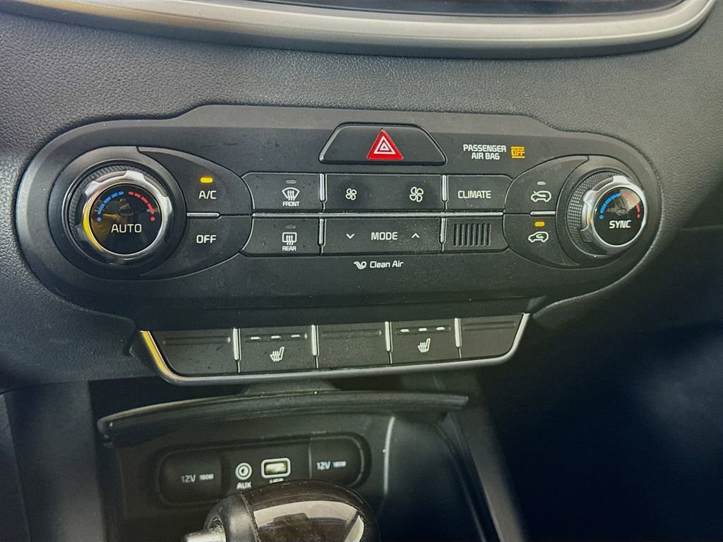 Used 2017 Kia Sorento LX w/ LX Convenience Package image 17