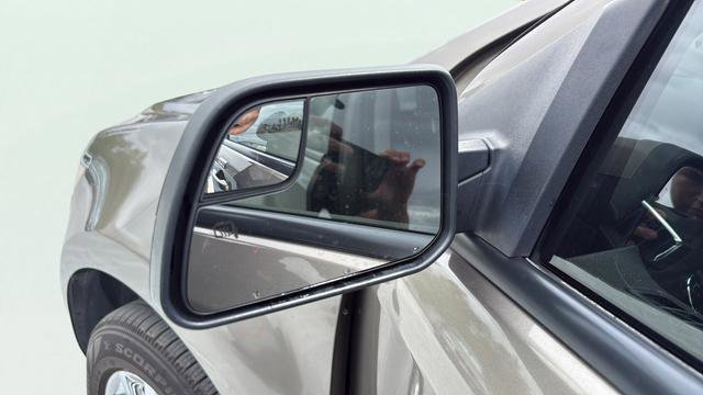 Used 2013 Ford Edge SEL FWD image 34