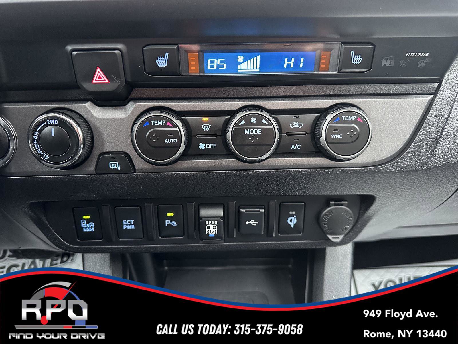 Used 2021 Toyota Tacoma TRD Off-Road w/ TRD Premium Off Road Package AWD/4WD image 28