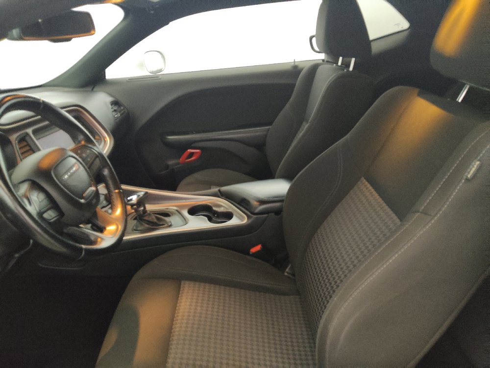 Used 2021 Dodge Challenger SXT w/ Driver Convenience Group RWD image 17