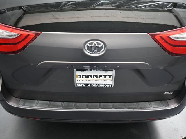 Used 2018 Toyota Sienna XLE FWD image 14