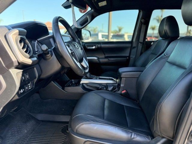 Used 2022 Toyota Tacoma Limited image 17