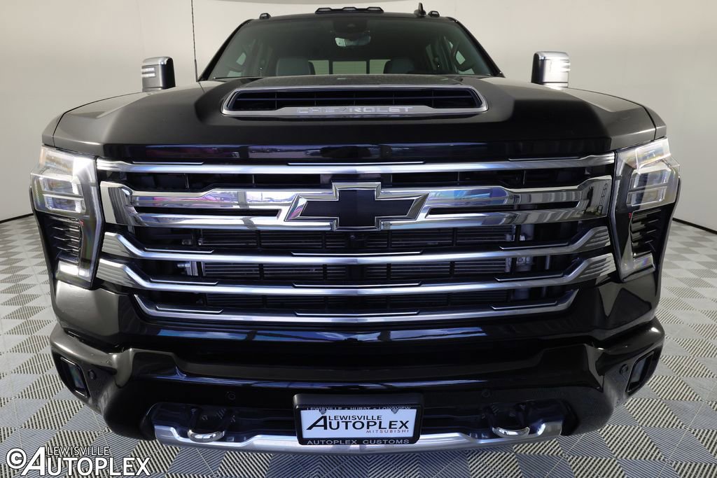 Used 2024 Chevrolet Silverado 3500 High Country w/ High Country Premium Package AWD/4WD image 2
