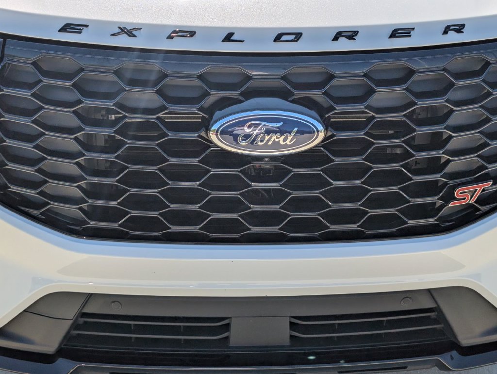 Used 2025 Ford Explorer ST w/ Sun And Sound Package AWD/4WD image 3
