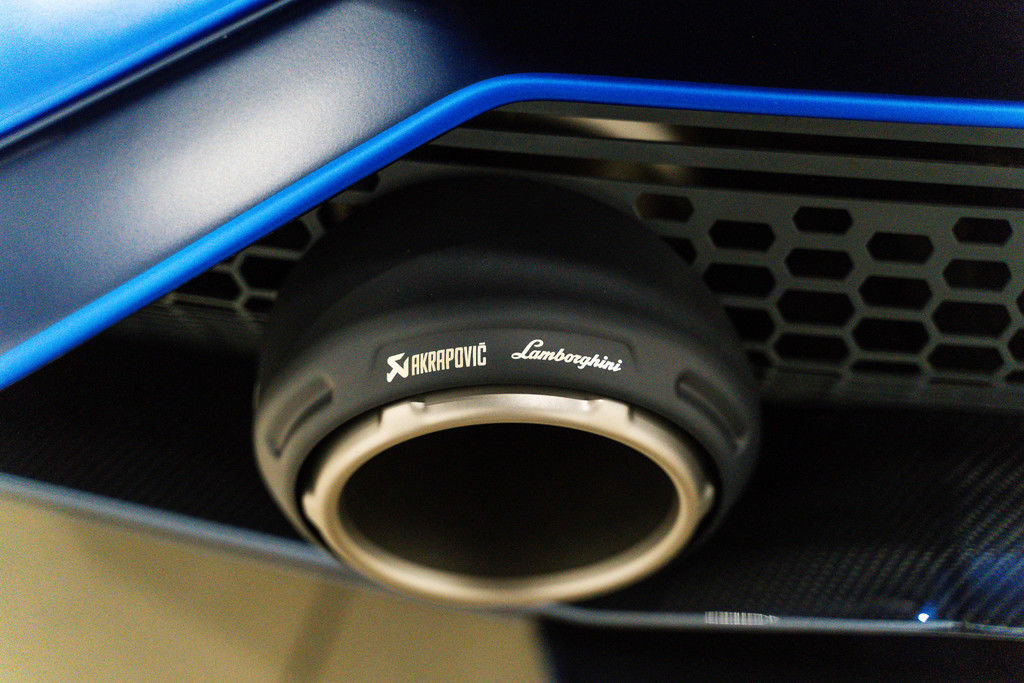 Used 2023 Lamborghini Huracan STO RWD image 11