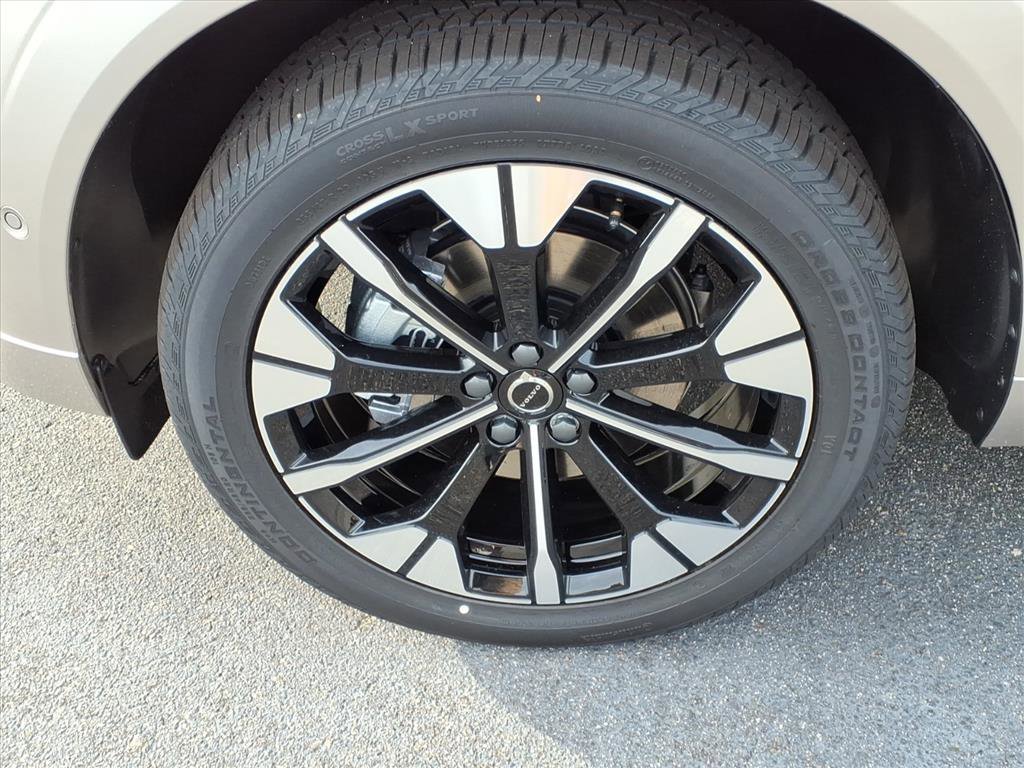 New 2026 Volvo XC60 B5 Plus w/ Protection Package Premier image 11