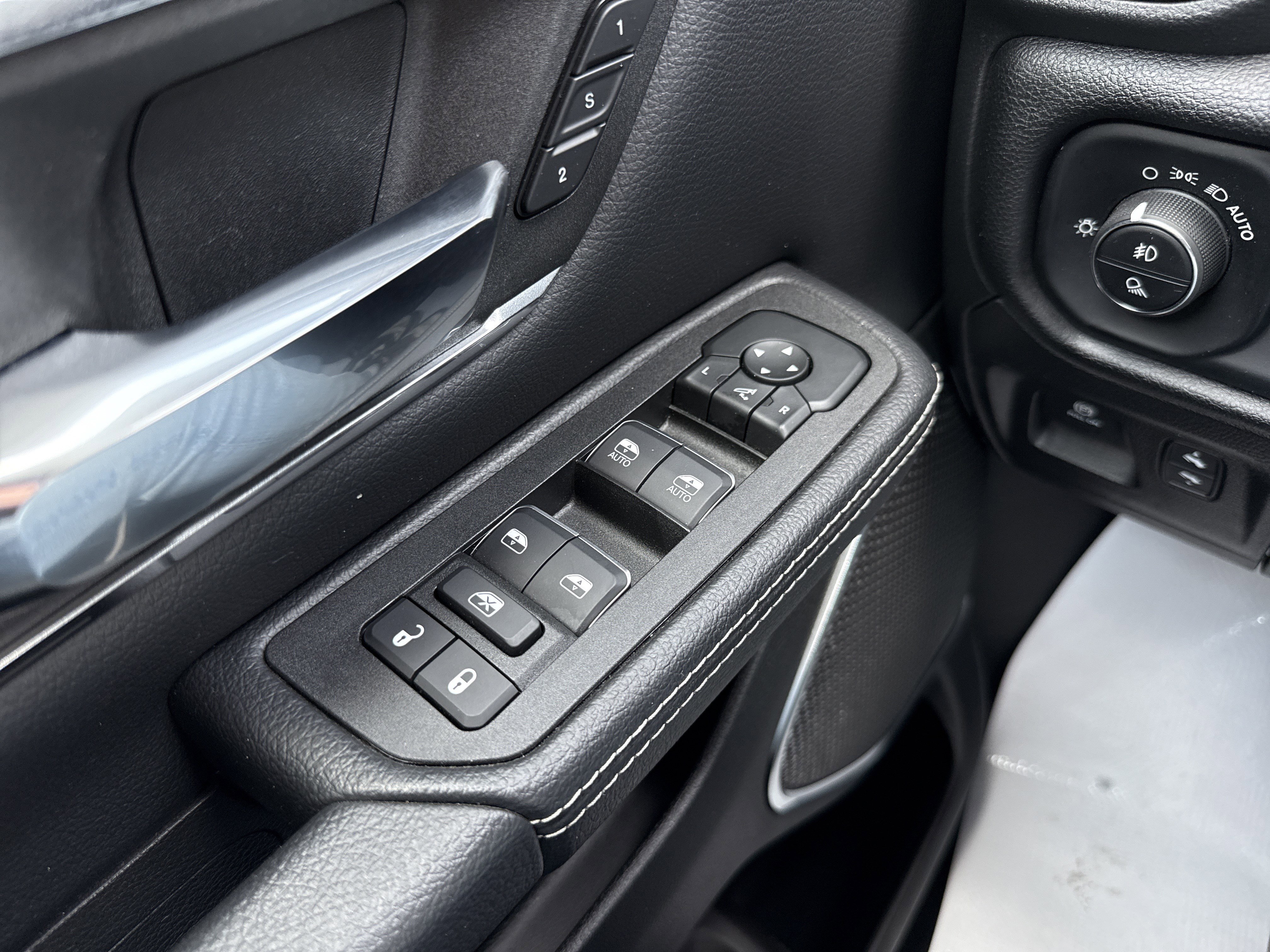 Used 2026 RAM 1500 Laramie AWD/4WD image 16