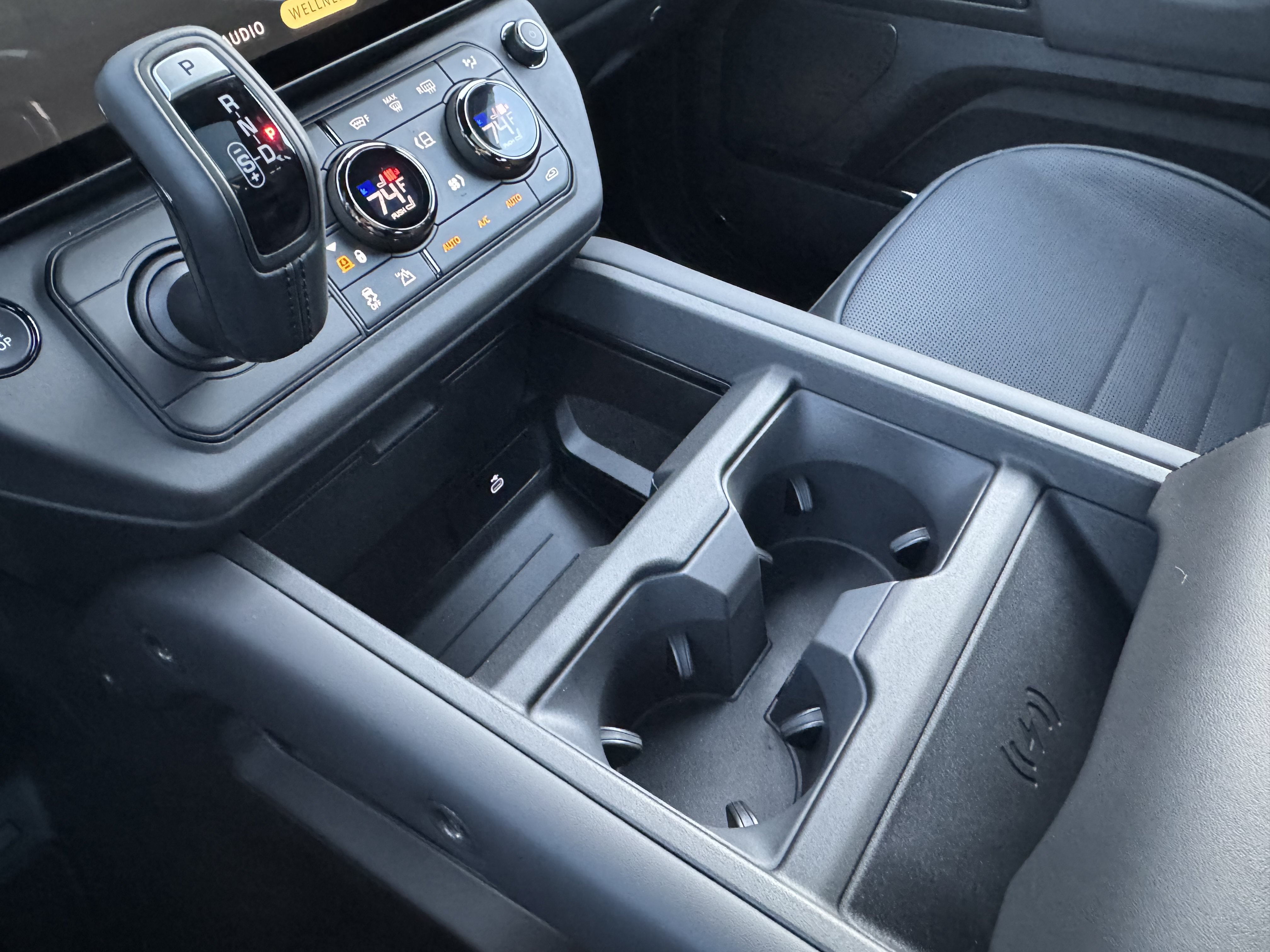 New 2026 Land Rover Defender 110 OCTA AWD/4WD image 25
